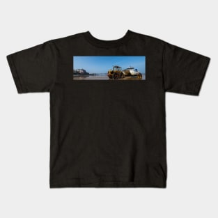 Tractor on the beach Kids T-Shirt